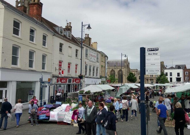 LNT Ziņās no 19. līdz 28 .jūnijam ir speciālreportāžu no Lielbritānijas cikls "Mūsējie Anglijā - gadu pēc BREXIT", stāstot par dažādiem tematiem.