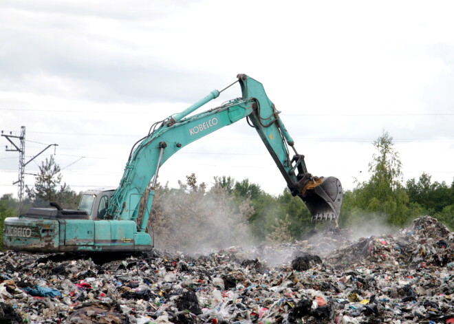 Pēdas no Slokā degušās plastmasas ved uz Skandināviju