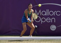 Sevastova trešā seta taibreikā salauza Konjuhu un iekļuva Maljorkas WTA turnīra pusfinālā.