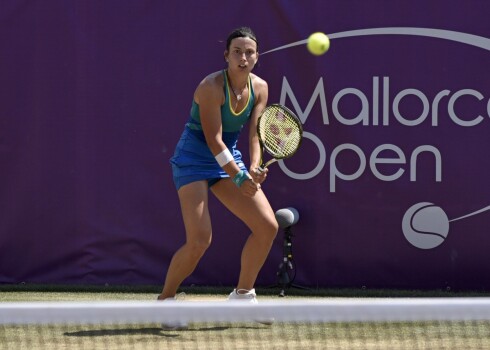 Sevastova trešā seta taibreikā salauza Konjuhu un iekļuva Maljorkas WTA turnīra pusfinālā.