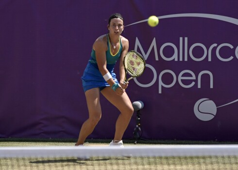 epa06045866 Latvian tennis player Anastasija Sevastova returns the ball to Croatian Ana Konjuh during their quarter final match of the Mallorca Open WTA at Club Santa Ponca in Palma de Mallorca, the Balearic Islands, Spain, 23 June 2017.  EPA/Atienza