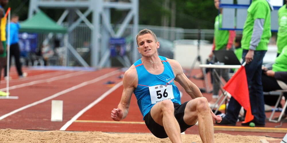 Vieglatlēts Leitis krietni labo Latvijas rekordu 400 metru skrējienā