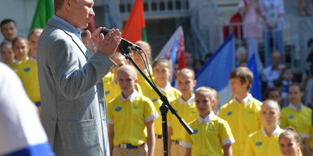 Ukraina protestē pret Putina vizīti Krimā