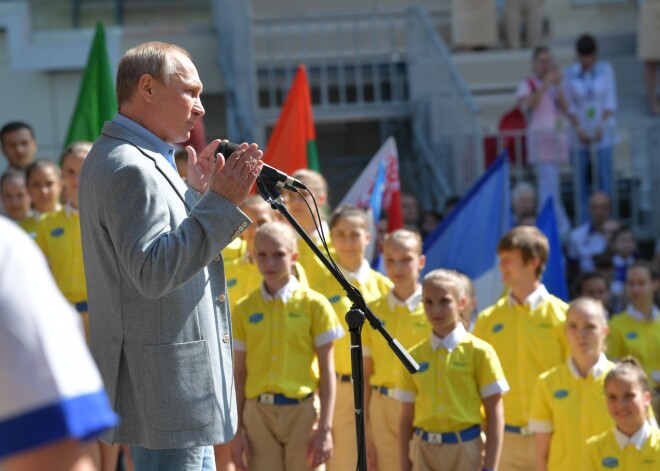 Ukraina protestē pret Putina vizīti Krimā