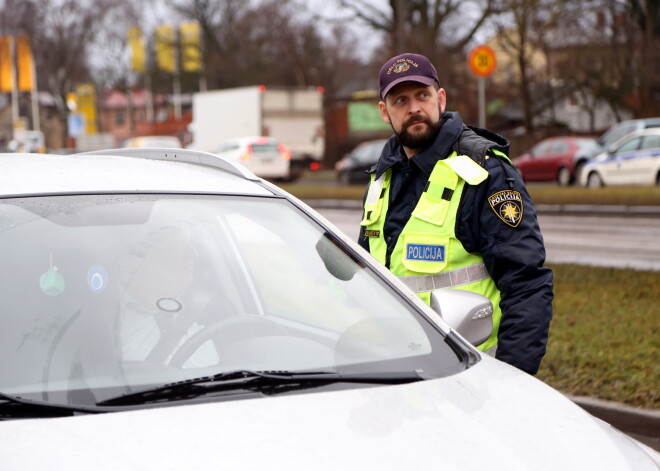 Šodien policija uz ceļiem turpinās masveida reidus