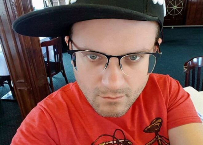 "Tevi spārda kājām, bet visiem vienalga" - lietuvietis Edvards par pārdzīvoto Jāņu naktī Rīgā