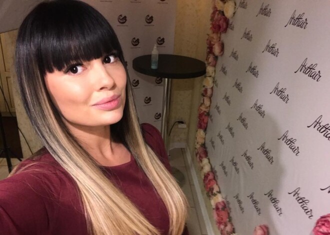 «Куда муж смотрит?»: Нелли Ермолаева шокировала подписчиков непривычно откровенным декольте