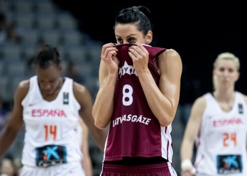 Latvijas izlases basketbolistes piekāpjas Turcijai un Eiropas čempionātu noslēdz 6. vietā
