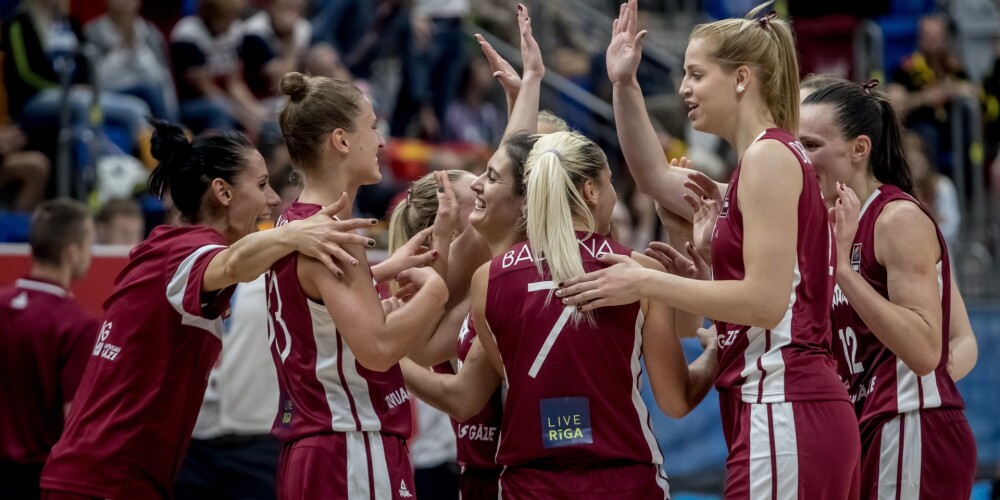 Brīnumu paveikusī Latvijas sieviešu basketbola izlase Rīgā ielidos jau šovakar