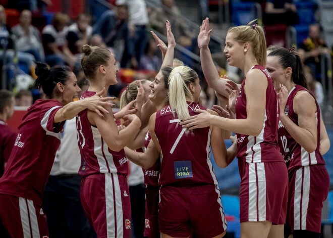 Brīnumu paveikusī Latvijas sieviešu basketbola izlase Rīgā ielidos jau šovakar