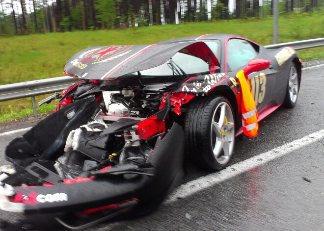 2013. gadā pe Saulkrastiem avarējusi dzīvesstila rallija "Gumball 3000" sporta automašīna "Ferrari".