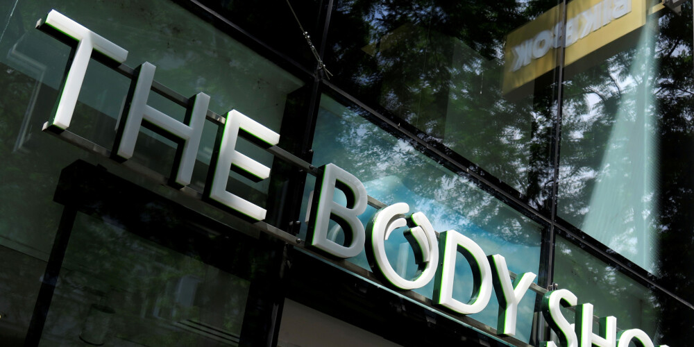 Skaistumkopšanas gigants "L'Oreal" par miljardu eiro pārdod "The Body Shop"