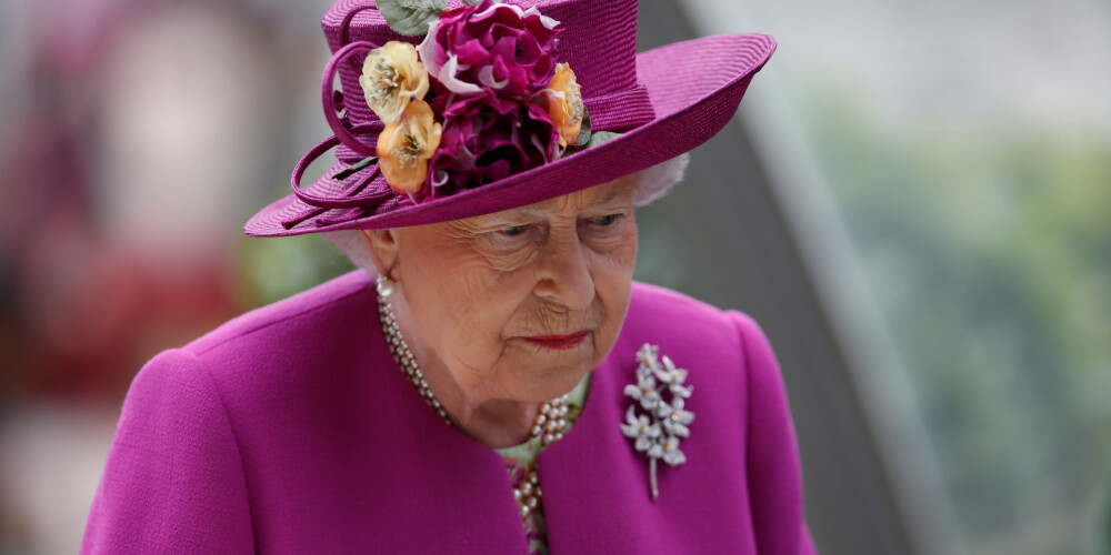 Karalienes Elizabetes II algu palielinās līdz 92,8 miljoniem eiro gadā