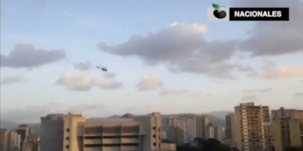 Venecuēlā nolaupa policijas helikopteru un no tā bombardē tiesas namu