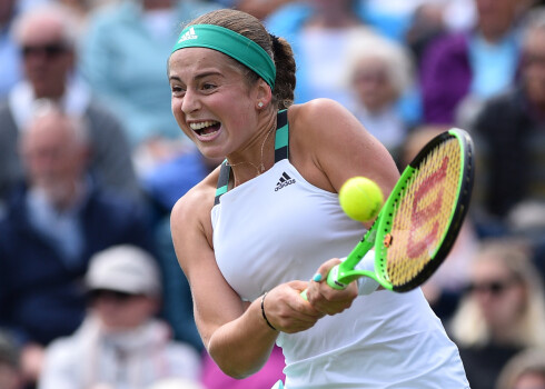 Jeļena Ostapenko šodienas dramatiskajā cīņā pret Džoannu Kontu. 