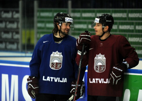 Aleksandrs Ņiživijs (pa kreisi) un Rodrigo Laviņš bija ilggadēji komandas biedri gan Latvijas izlasē, gan Rīgas "Dinamo".