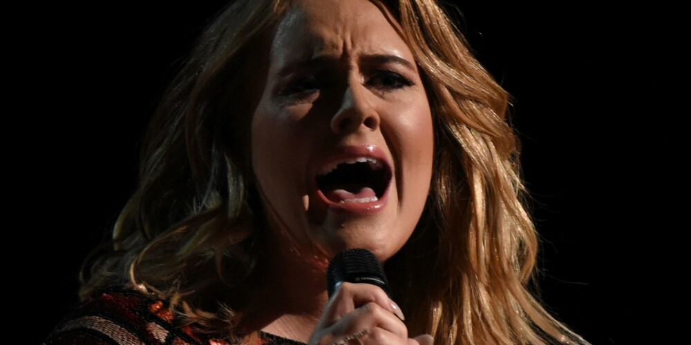 Pēc ārstu ieteikuma Adele spiesta atcelt divus pēdējos divus turnejas koncertus Londonā