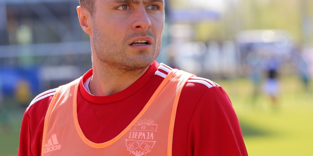 Māris Verpakovskis (dzimis 1979. gada 15. oktobrī Liepājā) ir latviešu futbolists, kas spēlē uzbrucēja pozīcijā, bijušais Latvijas futbola izlases dalībnieks. Pašlaik (2016) ir FK Liepāja prezidents. Viņš Latvijas izlasē ir aizvadījis 104 spēles, kurās guvis 29 vārtus, un ir visu laiku rezultatīvākais Latvijas izlases spēlētājs. M. Verpakovskis īpašu ievērību guva 2003. gadā, kad 2004. gada Eiropas čempionāta kvalifikācijas turnīrā desmit spēlēs guva sešus vārtus, tostarp izšķirošos spēlēs pret Ungārijas, Zviedrijas un Turcijas izlasēm. Latvijas izlase pirmo reizi iekļuva Eiropas čempionāta finālturnīrā, kur M. Verpakovskis guva komandai vienīgos vārtus turnīrā, izceļoties spēlē pret Čehiju.