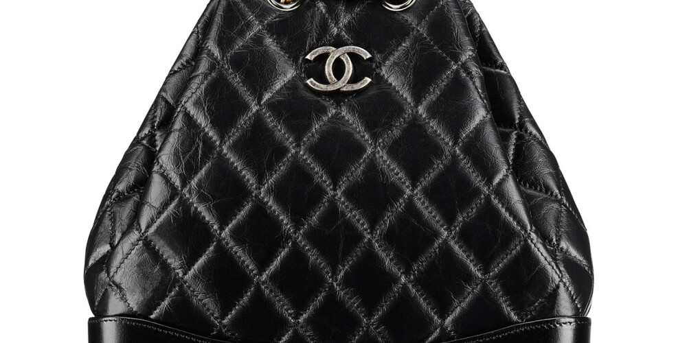 "Chanel" radījis jaunu kulta somu, kuru var nēsāt arī kā mugursomu