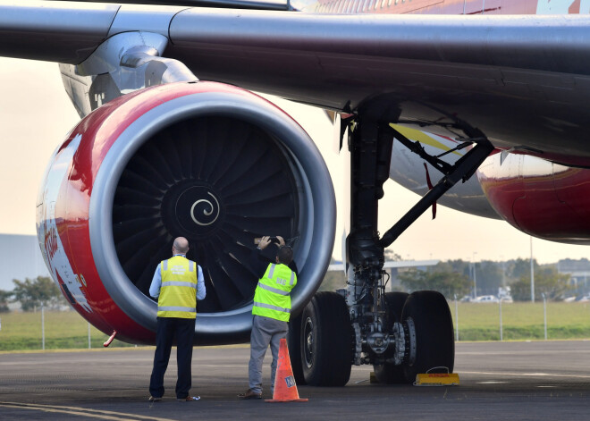 Putni piespiež nolaisties "Air Asia" lidmašīnu ar 345 cilvēkiem uz borta