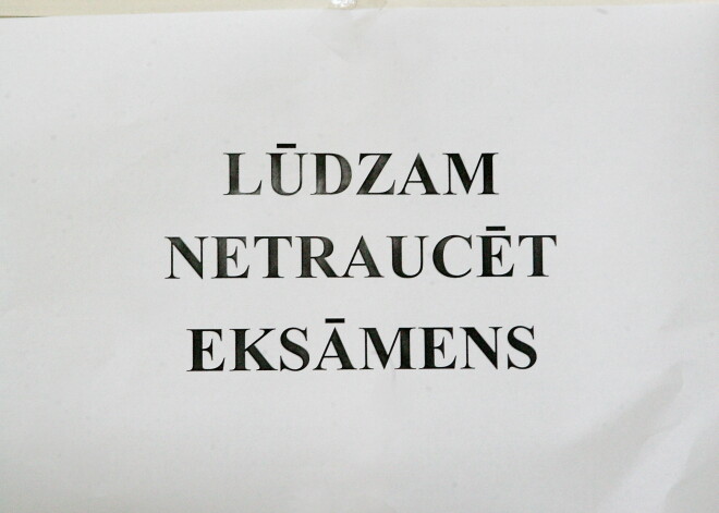 70 skolās obligātos eksāmenus kārtoja mazāk nekā desmit skolēni