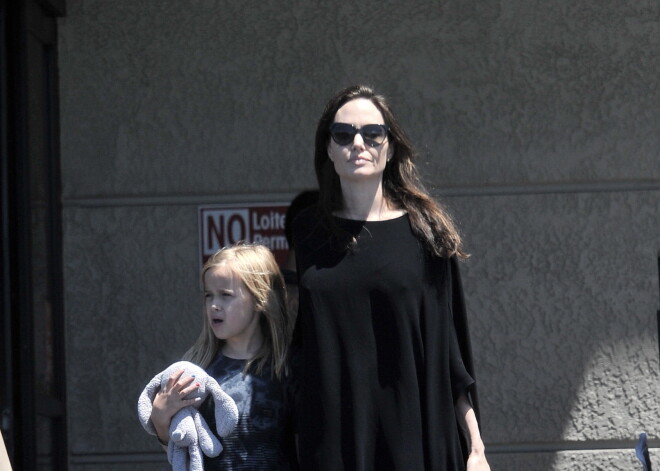 Angelina Jolie enjoys Fourth of July with Vivienne by going grocery shopping