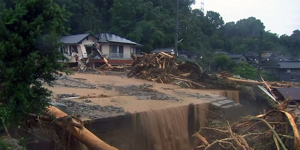Lietusgāžu izraisītie plūdi Japānā aiz sevis atstāj postu un cilvēku nāves