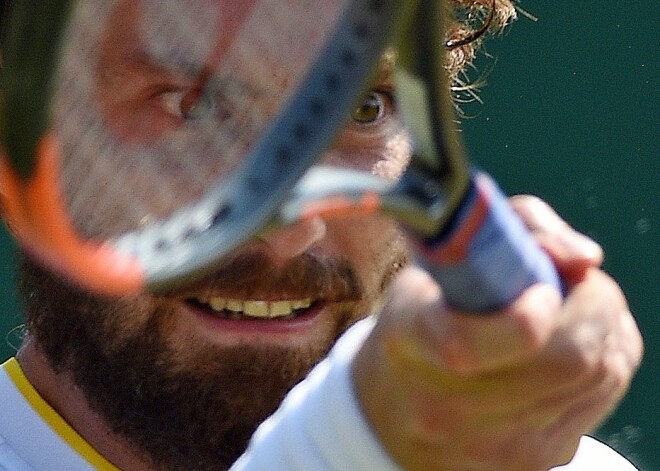 REUTERS Latvijas tenisists Ernests Gulbis Vimbldonas čempionāta vīriešu vienspēļu turnīra otrās kārtas mačā ceturtdien ar rezultātu 6-4, 6-4, 7-6 (7:3) pieveica titulēto argentīnieti Huanu Martinu del Potro un otro reizi karjerā sasniedza šo sacensību 1/16 finālu, kurā spēkosies ar serbu zvaigzni Novaku Džokoviču.