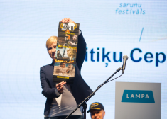 Juta Strīķe politiķu cepienā. 