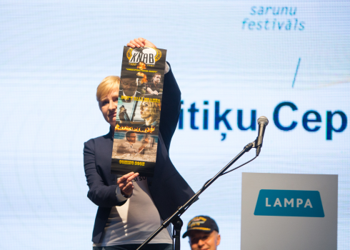 Juta Strīķe politiķu cepienā. 