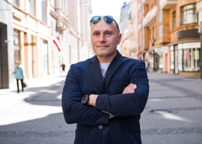 Отсидевший в тюрьме офицер полиции написал книгу о лихих 90-х в Риге