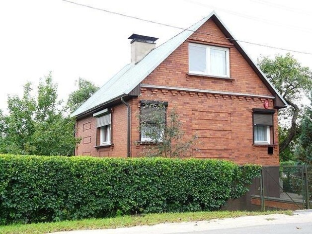 Šlesera mātes Monikas māja Dārziņos.