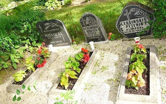 Leščinsku ģimenes atdusas vieta Ērgļu kapos.