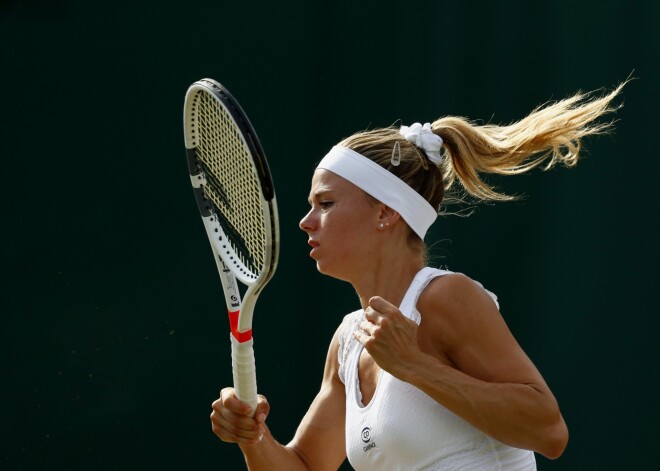 Latvijas tenisa zvaigzne Aļona Ostapenko piektdien Vimbldonas atklātā čempionāta trešās kārtas spēlē ar 7-5, 7-5 uzvarēja itālieti Kamilu Džordži. Tādējādi tikai 20 gadus vecā Ostapenko pirmo reizi karjerā sasniegusi Vimbldonas čempionāta astotdaļfinālu, kur viņa pirmdien tiksies ar planētas ceturto raketi Jeļinu Svitoļinu no Ukrainas.