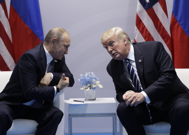 Trampa un Putina tikšanās krietni ievilkusies