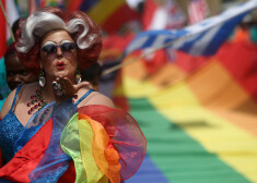 Participants attend the annual Pride in London Parade, which started in Portland Place and ends in Whitehall, in central London, Britain July 8, 2017. REUTERS/Neil Hall     TPX IMAGES OF THE DAY