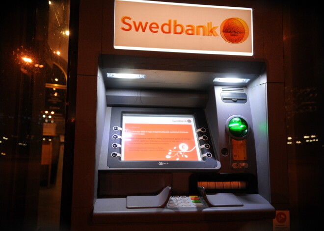 "Swedbank" brīdina par pārtraukumiem maksājumu karšu un internetbankas darbībā