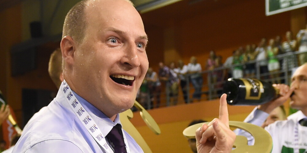 Roberts Štelmahers (dzimis 1974. gada 19. novembrī Rīgā) ir bijušais latviešu basketbolists, pašlaik — basketbola treneris. Bijis Latvijas basketbola izlases dalībnieks, tās sastāvā aizvadījis 144 spēles. Izlasi pārstāvējis četros Eiropas čempionāta finālturnīros. Spēlētāja karjeras laikā viņš ir spēlējis Latvijas, Krievijas, Polijas, Turcijas, Slovēnijas un Lietuvas klubos.