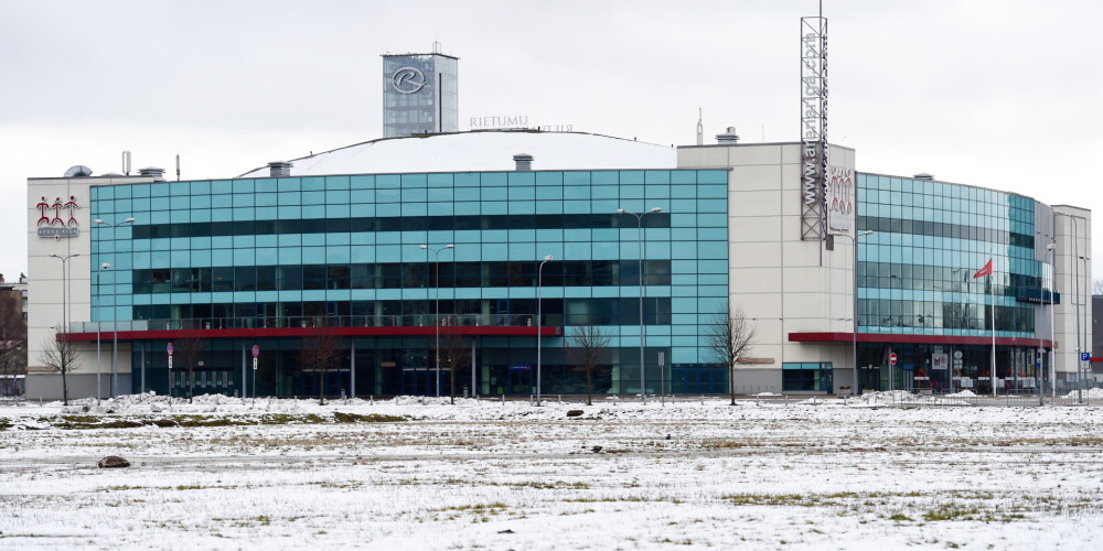 "Arēna Rīga" ir daudzfunkcionāla halle Rīgā, Latvijā. Lielākā, pēc sēdvietu un stāvvietu skaita, ledus halle un pasākumu vieta Latvijā. Arēna nodota ekspluatācijā 2006. gada 15. februārī. Mājas spēles šajā arēnā aizvada HK "Dinamo Rīga" un Latvijas hokeja izlase, taču tās izmantošana paredzēta arī citiem sporta, mūzikas, kultūras un izklaides pasākumiem.