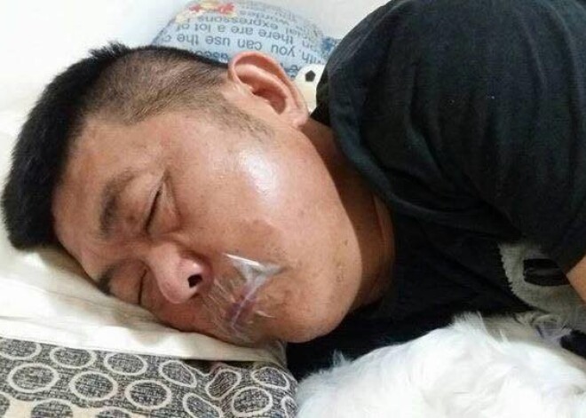 Жена перепугалась, увидев мужа с заклеенным ртом. И расплакалась, когда узнала причину