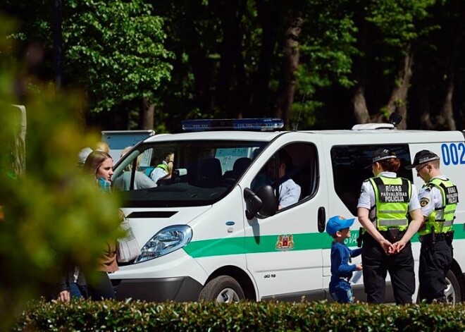 Vienas dienas laikā policistu redzeslokā nonāk četri mazi un vecāku nepieskatīti bērni