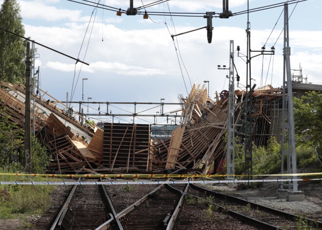 Zviedrijā sagrūstot tiltam, ievainoti 16 cilvēki