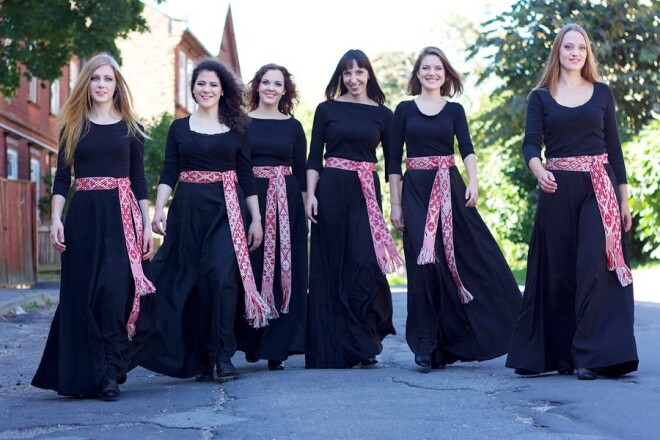 Sešas apņēmīgas meitenes – ansamblis Anima Solla.