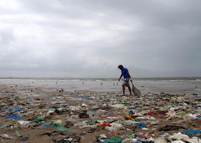 Okeāni ir pārpilni ar plastmasas drazām