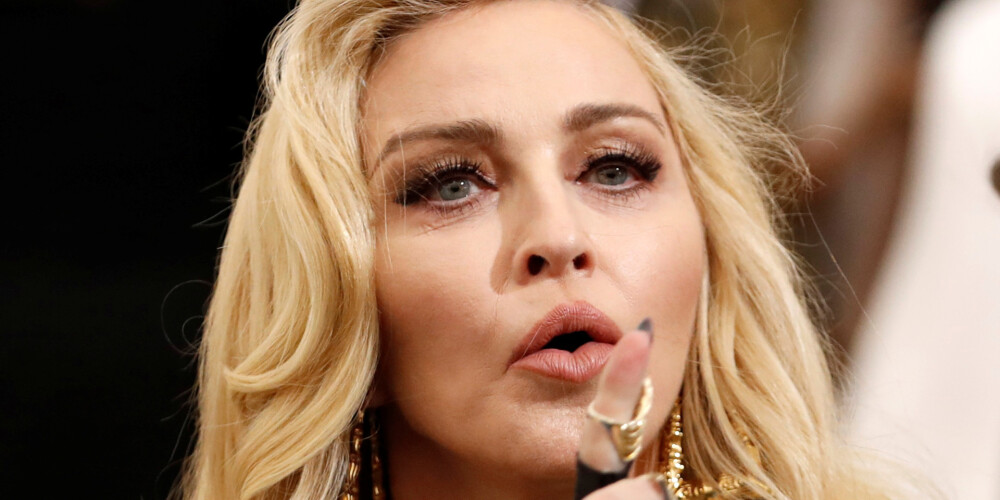 Tiesnesis aptur Madonnas mīlestības vēstules un biksīšu izsoli