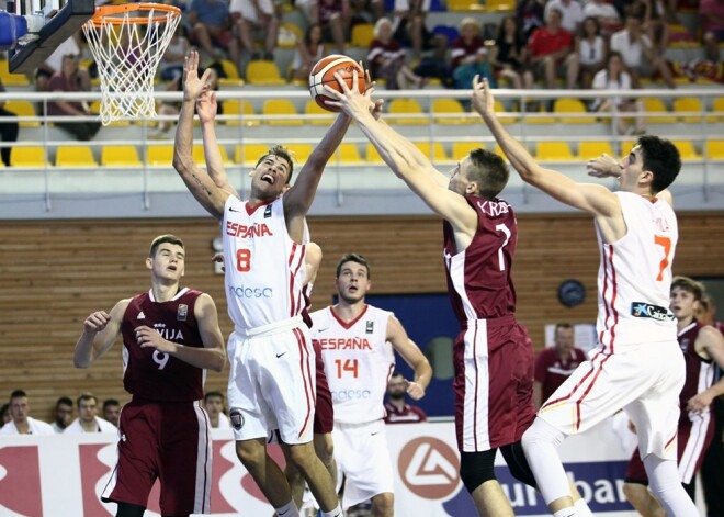 Mūsu U-20 basketbola izlase saņem pērienu no spāņiem ar 44 punktu starpību un spēlēs par palikšanu elitē