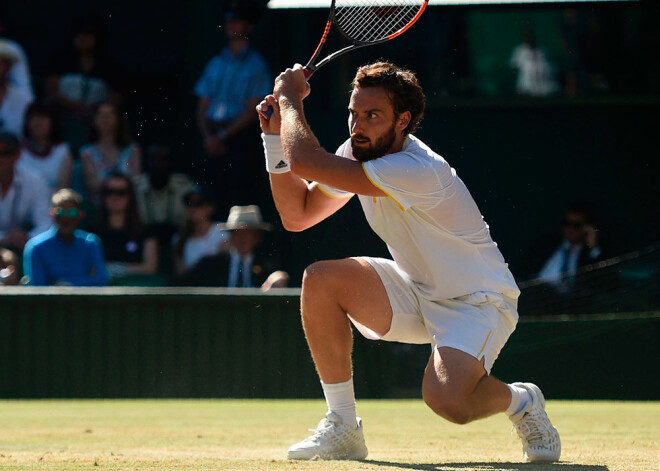 Gulbis neizmanto divas mačbumbas un piekāpjas krievam Hačanovam