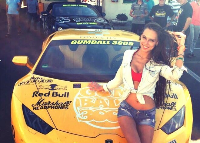 Lai atkautos no uzmācīga pielūdzēja, latviete Evelīna „Gumball 3000” rallijā izlikās par lesbieti