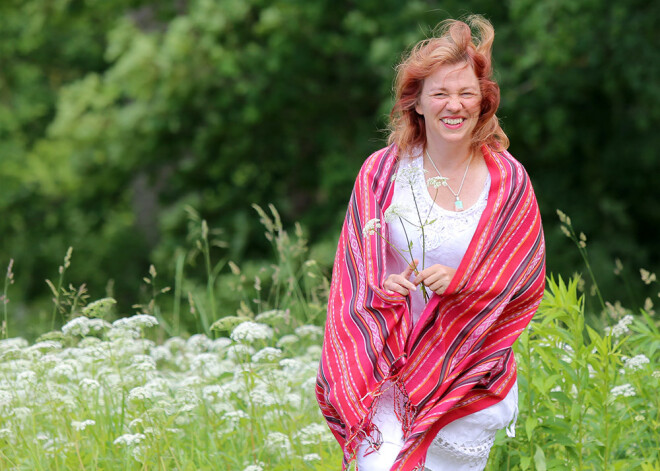 Krāsu terapeite Santa Pīlāce par ciešanām, kuras māca: "Ja cilvēkam iet labi, viņš par ezoteriskām lietām nedomā"