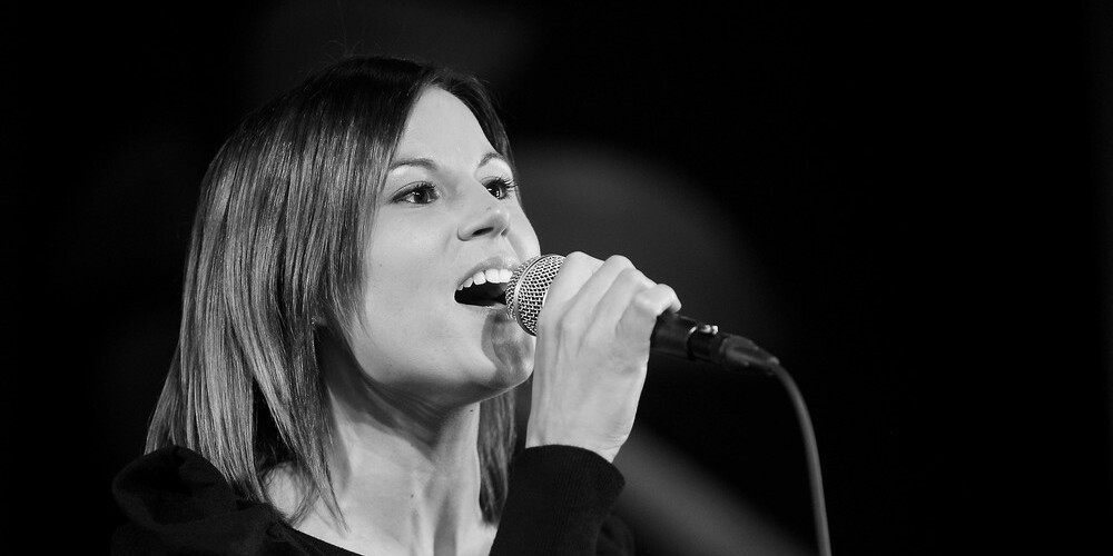 32 gadu vecumā pēkšņi mūžībā devusies dziedātāja Aija Eriņa